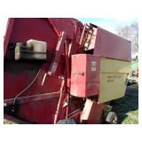 New Holland 853 Round Baler
