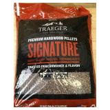 Traeger Premium Hardwood Pellets Signature (Maple/Cherry) Natural Hardwood Blend