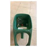 Scotts SpeedyGreen 3000 Broadcast Spreader and Turf Builder Handheld Spreader