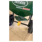 Scotts SpeedyGreen 3000 Broadcast Spreader and Turf Builder Handheld Spreader