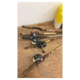 Set of 5 Fishing Rods with Reels and 2 Bait Containers