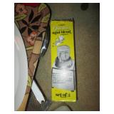 Vintage TV trays, bakeware, Osteriz...