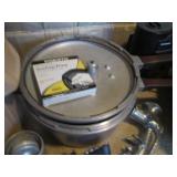 Vintage pressure cooker, manual cra...