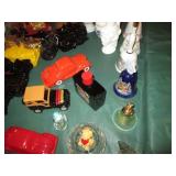 Bundle of collectible Avon bottles,...