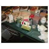 Collection of Avon display plates, ...