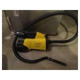 Eureka Mighty Mite mini canister va...