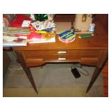 Antique Singer work station with se...