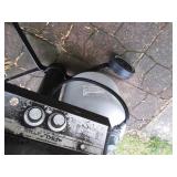 ArklaMatic portable gas grill with ...