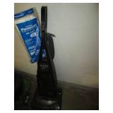 Panasonic MC-V7375 upright vacuum c...