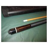 Hardside oval pool cue case Plus tr...