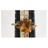 10K Gold Ring with Possibly Citrine Gemstone - Size 6