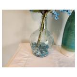 Set of 2 Decorative Vases with Artificial Flowers