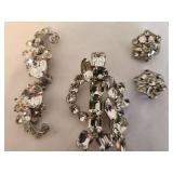 Elegant Vintage Rhinestone Jewelry Set: Brooch and Earrings