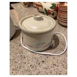 Kitchen Appliance Lot: Rival Crock-Pot, Little Dipper, and Hamilton Beach Food Processor