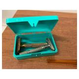 Lot of vintage pipes and razors including a 1955 Missouri Lions Corncob Pipe