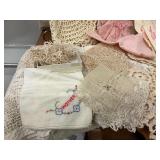 Lovely vintage lace and linnen lot
