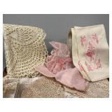 Lovely vintage lace and linnen lot