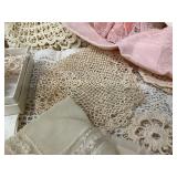 Lovely vintage lace and linnen lot