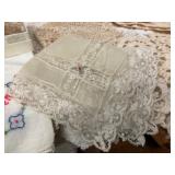 Lovely vintage lace and linnen lot