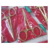 (EC1) Assortment of 18 Scissors...