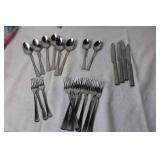 Set of Stainless Steel Cutlery - 16 Pieces