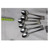 Set of Stainless Steel Cutlery - 16 Pieces