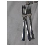 Set of Stainless Steel Cutlery - 16 Pieces