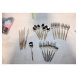 Set of 24 Stainless Steel Cutlery with Floral Design