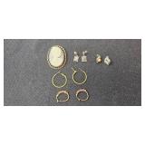 Assorted Collection of Vintage Jewelry Pieces