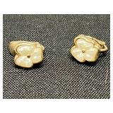 Collection of Avon Vintage Clip-on Earrings and Rings SZ 6 (approx)