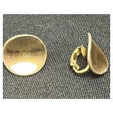 Collection of Avon Vintage Clip-on Earrings and Rings SZ 6 (approx)