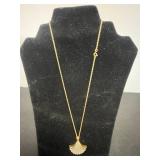 Collection of Avon Vintage Clip-on Earrings and Rings SZ 6 (approx)