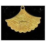 Collection of Avon Vintage Clip-on Earrings and Rings SZ 6 (approx)