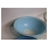 Set of 5 Vintage Mixing and Serving Bowls in Blue and Clear Glass