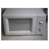Magic Chef 0.7 cu. ft. 700 Watts Microwave Oven Model MCD770RW