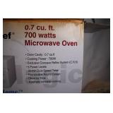 Magic Chef 0.7 cu. ft. 700 Watts Microwave Oven Model MCD770RW