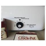 Hamilton Beach Extra Large Roaster Like New with Crock Pot and other Cookbooks