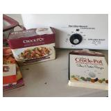Hamilton Beach Extra Large Roaster Like New with Crock Pot and other Cookbooks