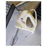 Kitchen Lot, with Waffle Iron, Pampered Chef Baking Dish with Lid, Hand Mixer and More