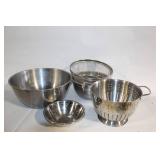 Set of 4 Stainless Steel Mixing Bowls & Strainers
