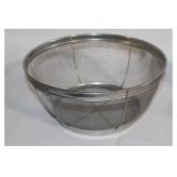 Set of 4 Stainless Steel Mixing Bowls & Strainers