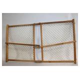 Expandable Wooden Baby Gate with Lattice Design