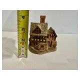 David Winter Cottages "The Bakehouse" Village Decor
