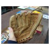 (2) Regent - Bobby Shantz - Lyman Bostock Youth Gloves