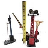 Lot of 4 Larger Size Old Vintage American Flyer ets Train Accessories Signals Gates