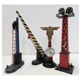 Lot of 4 Larger Size Old Vintage American Flyer ets Train Accessories Signals Gates