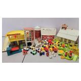 Very Nice Large Estate Lot of Fisher Price Little People Playsets Figures & Accessories