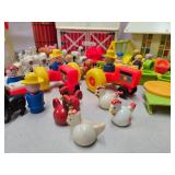 Very Nice Large Estate Lot of Fisher Price Little People Playsets Figures & Accessories