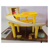 Very Nice Large Estate Lot of Fisher Price Little People Playsets Figures & Accessories