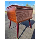 Mid Century MAGNAVOX Turntable Stereo Console Cabinet